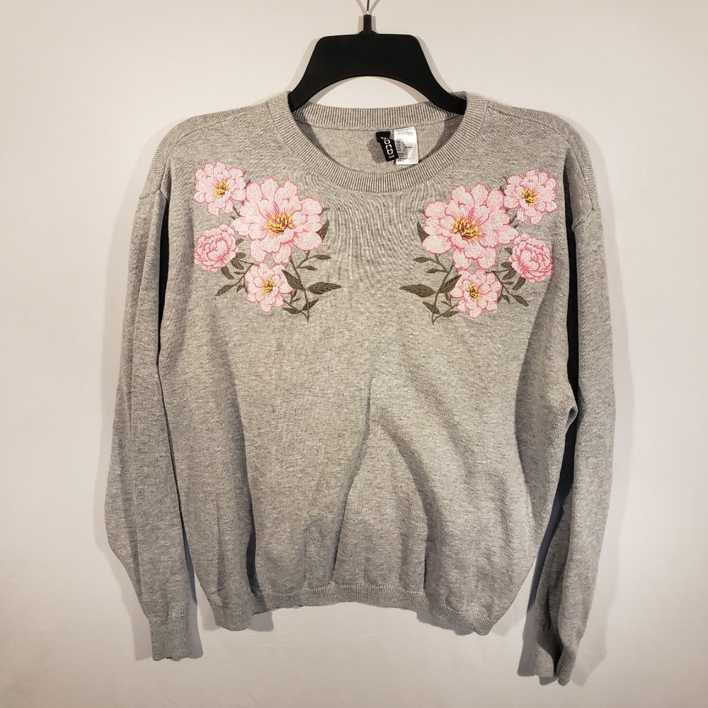 🌹H&M floral embroidered gray long sleeve EUC